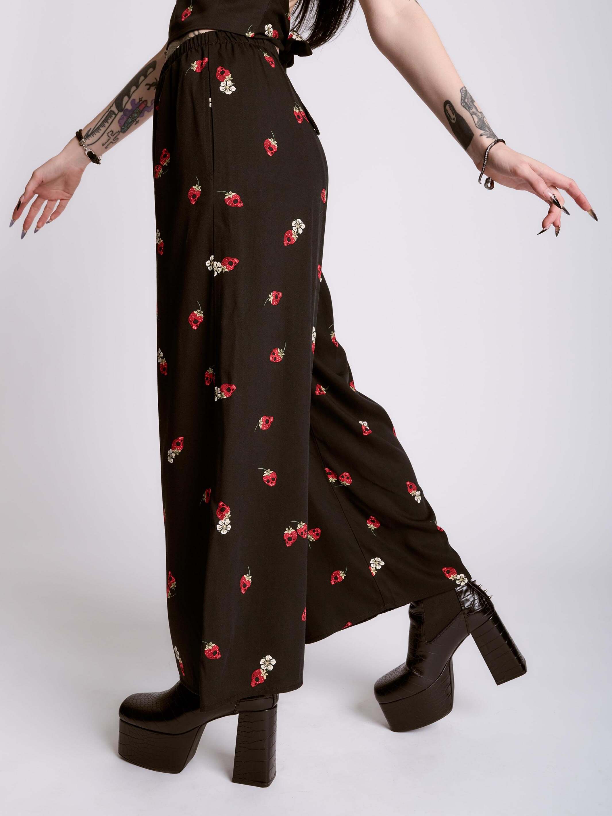 STRAWBERRY SKULL PALAZZO PANTS