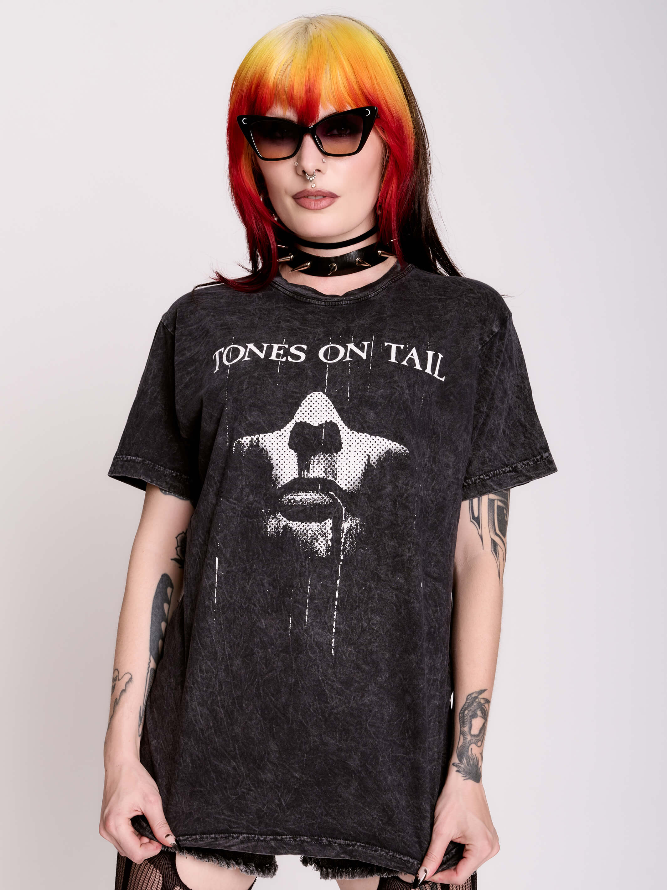 Tones on Tail Everything T-shirt – Midnight Hour