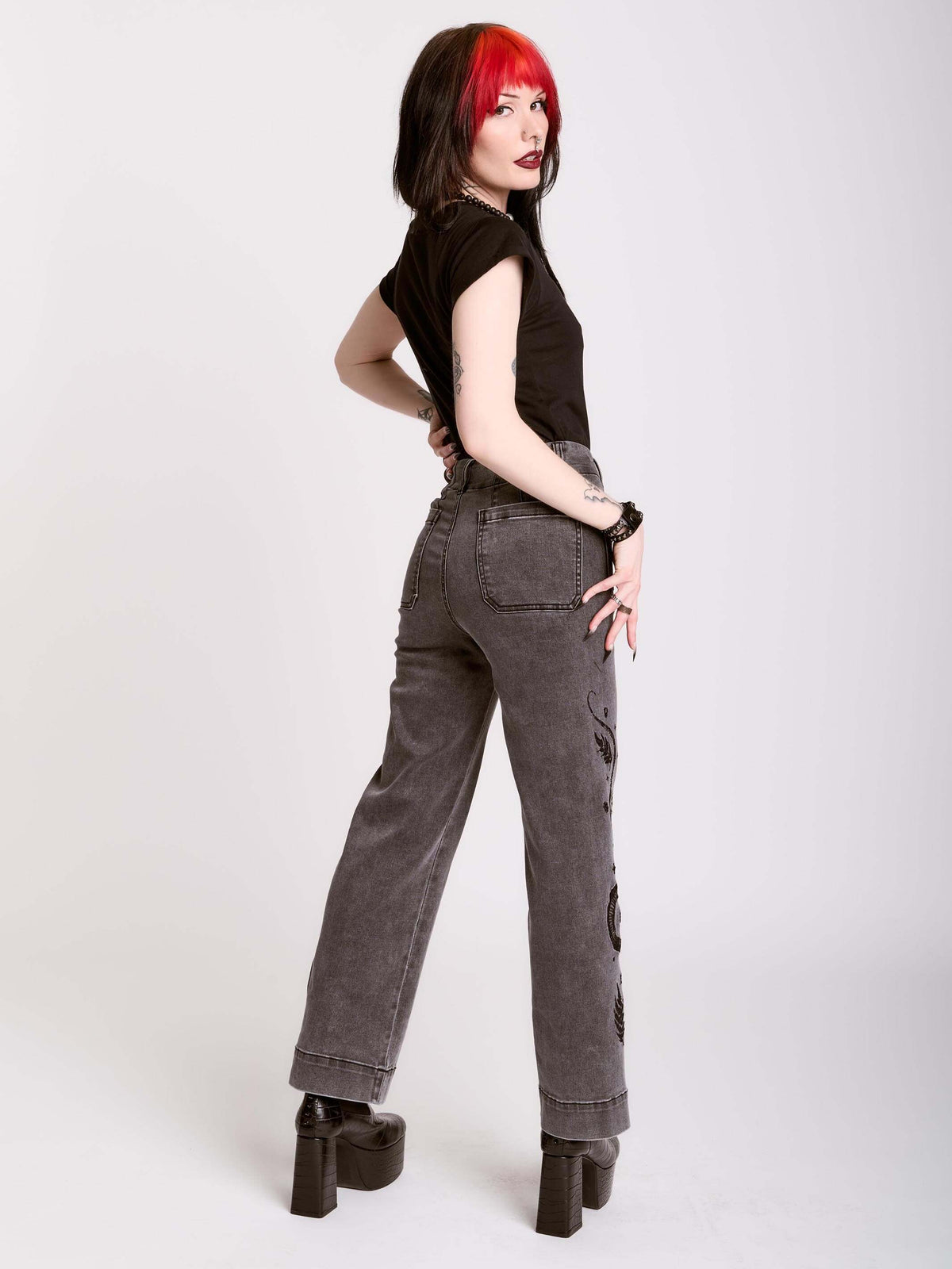 Distressed Embroid Distressed Embroidered Jeans – Midnight Hour