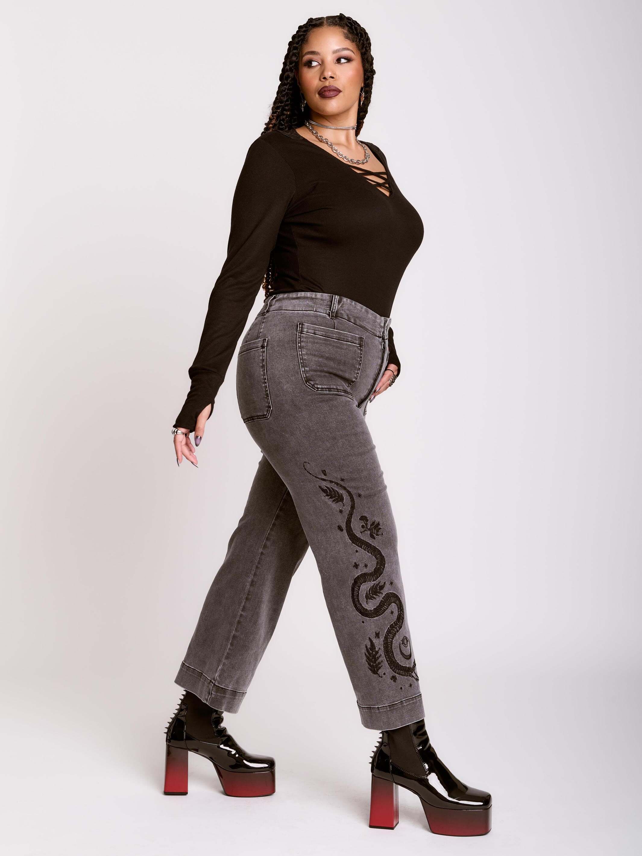 Distressed Embroidered Jeans – Midnight Hour