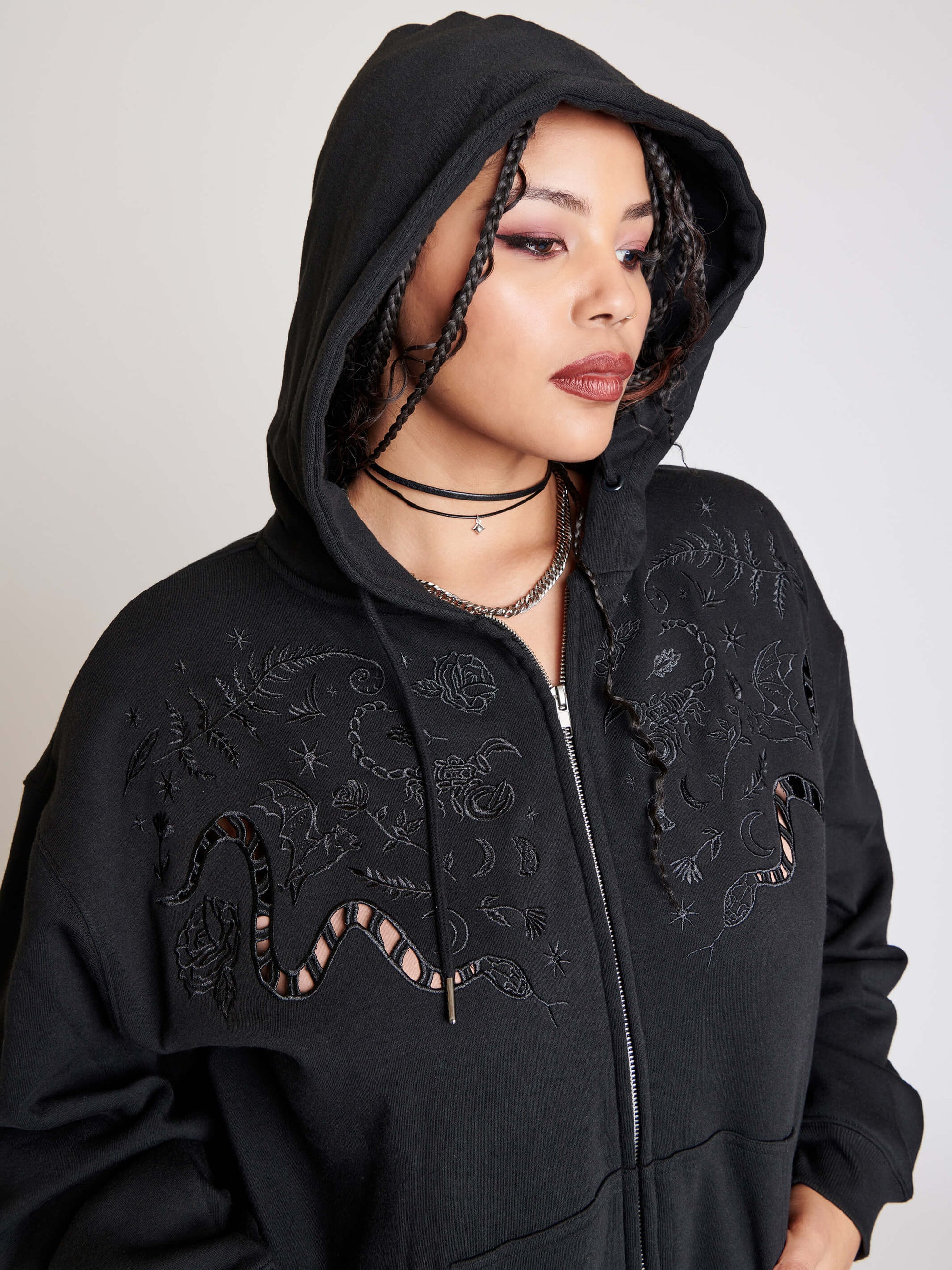 LONG SCOOP BACK HEM T-SHIRT MIDNIGHT MOON HOUSE