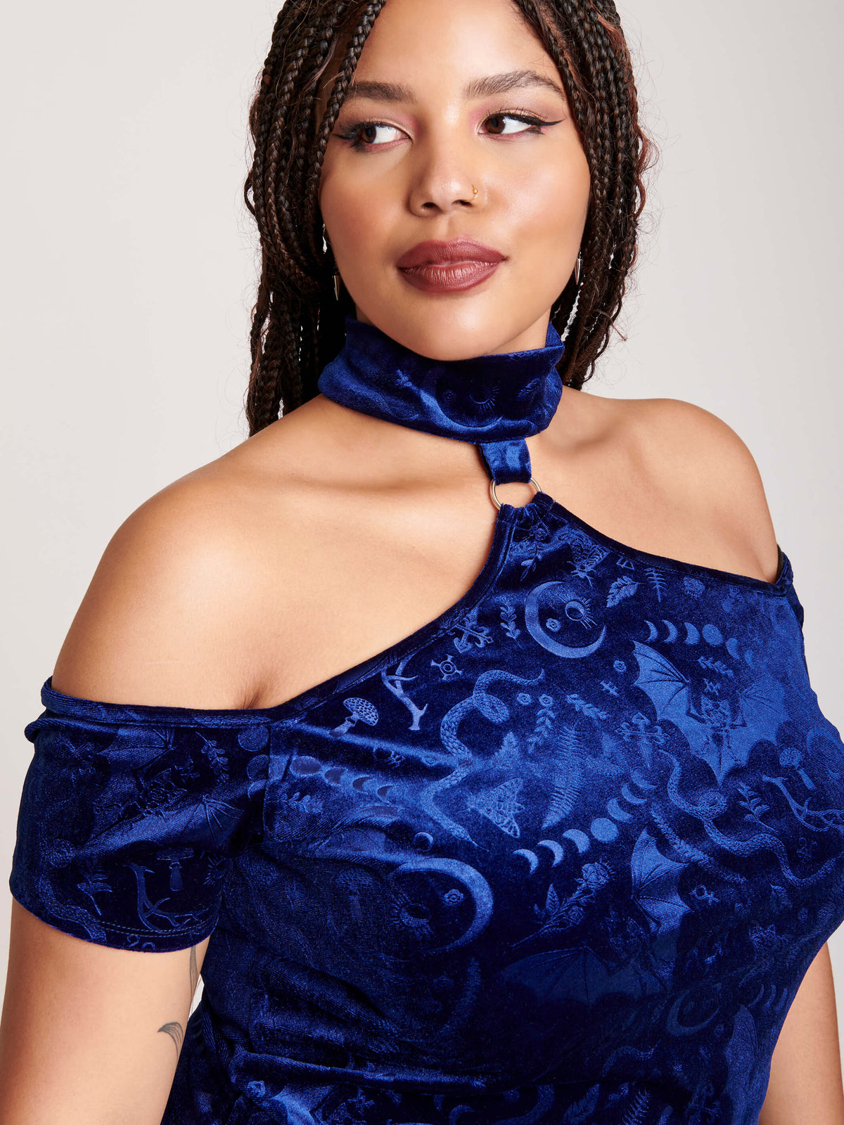 embossed velvet off shoulder top with choker and metal o ring