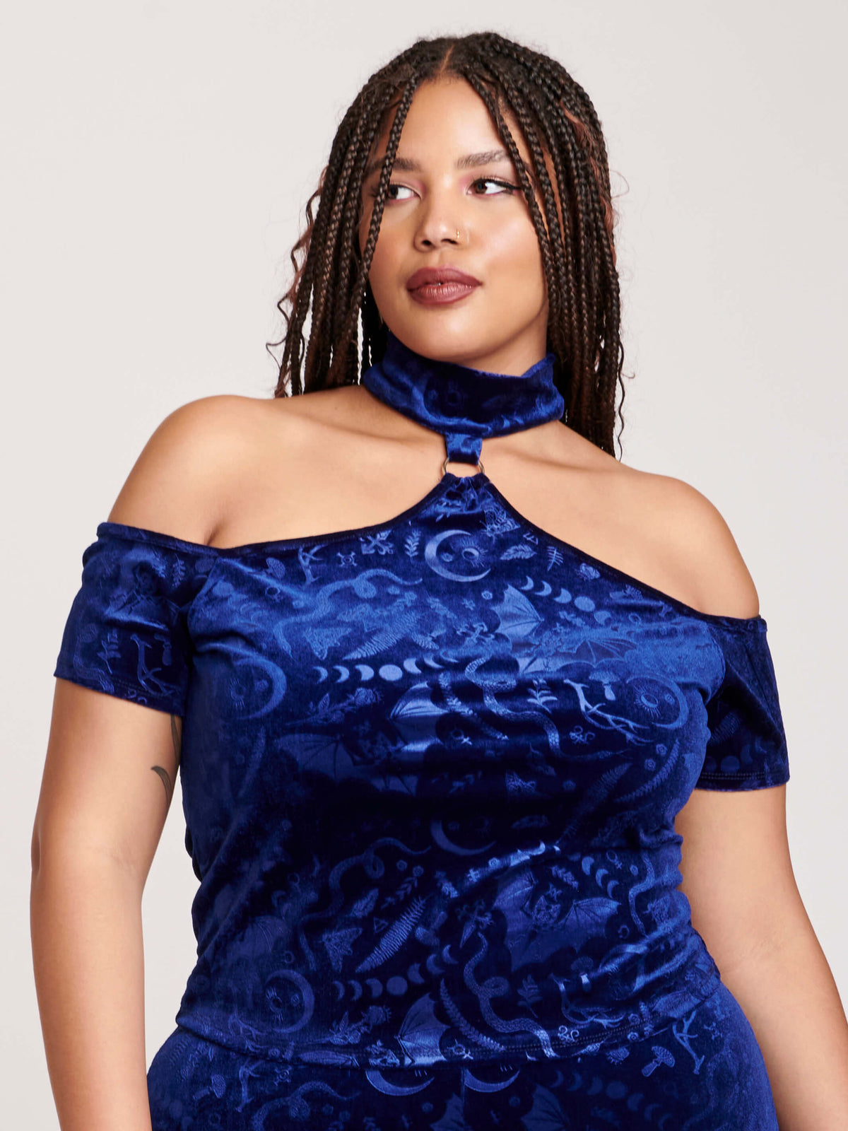 embossed velvet off shoulder top with choker and metal o ring