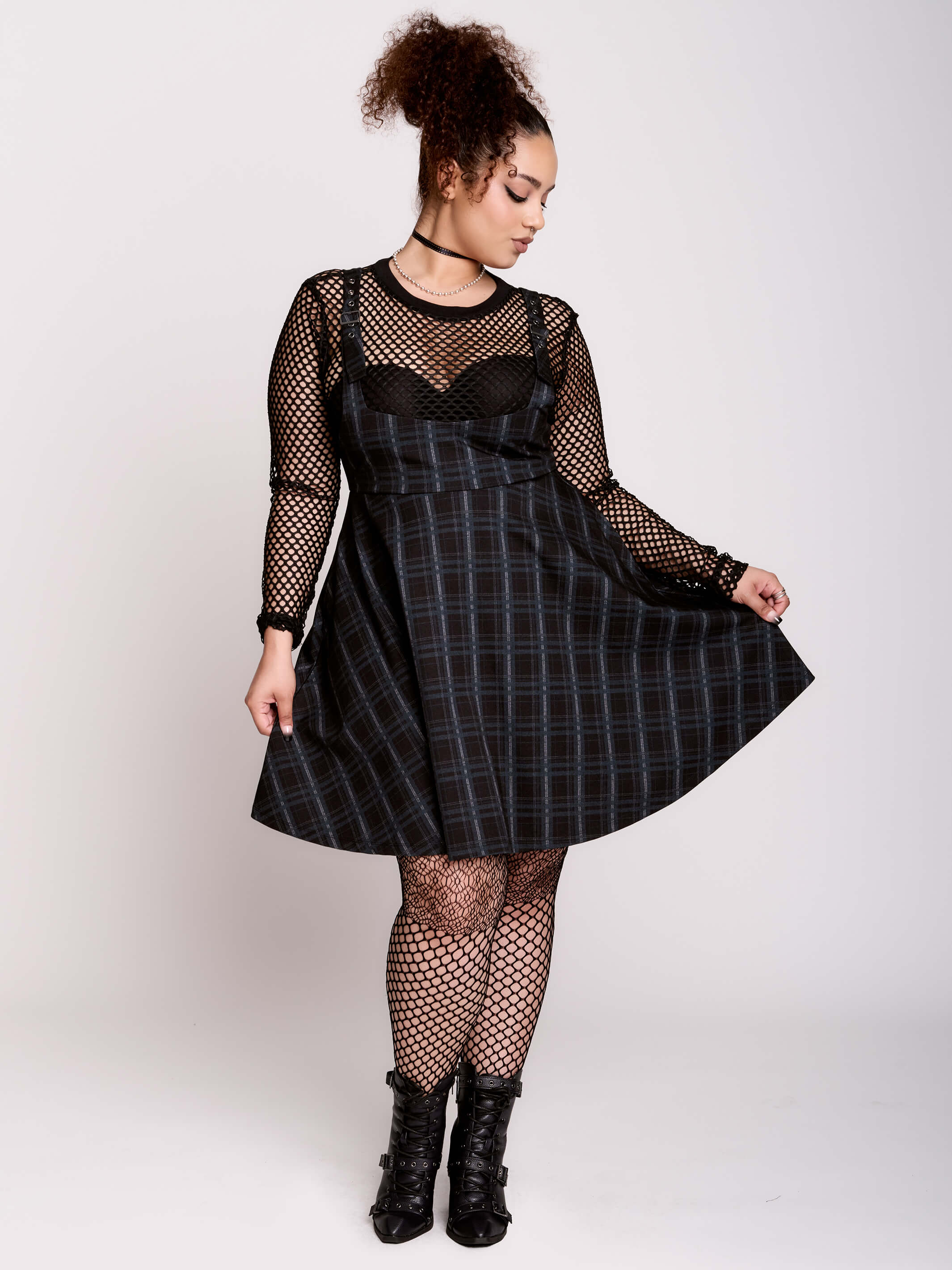 Lichen Pinafore – Midnight Hour