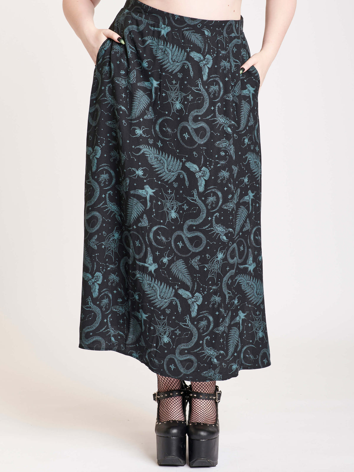 Side split maxi skirt with black and green all over print