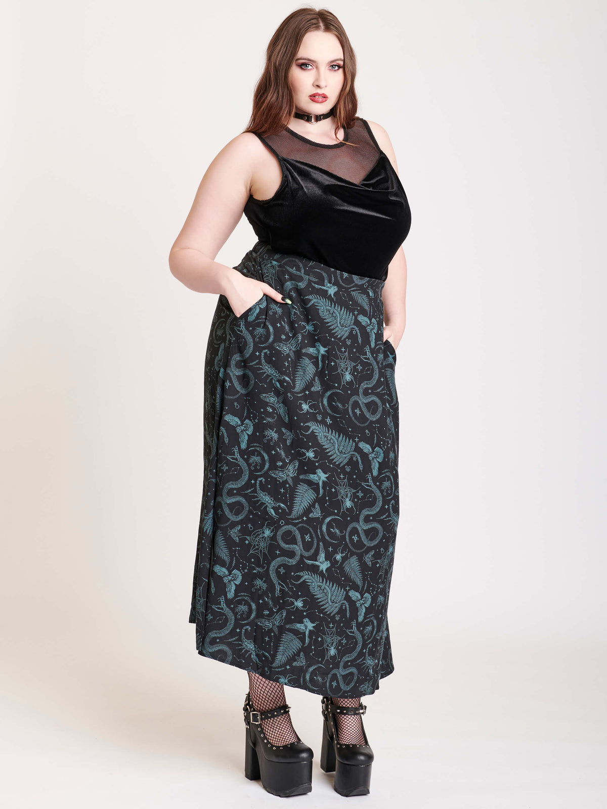 Side split maxi skirt with balck and green all over print