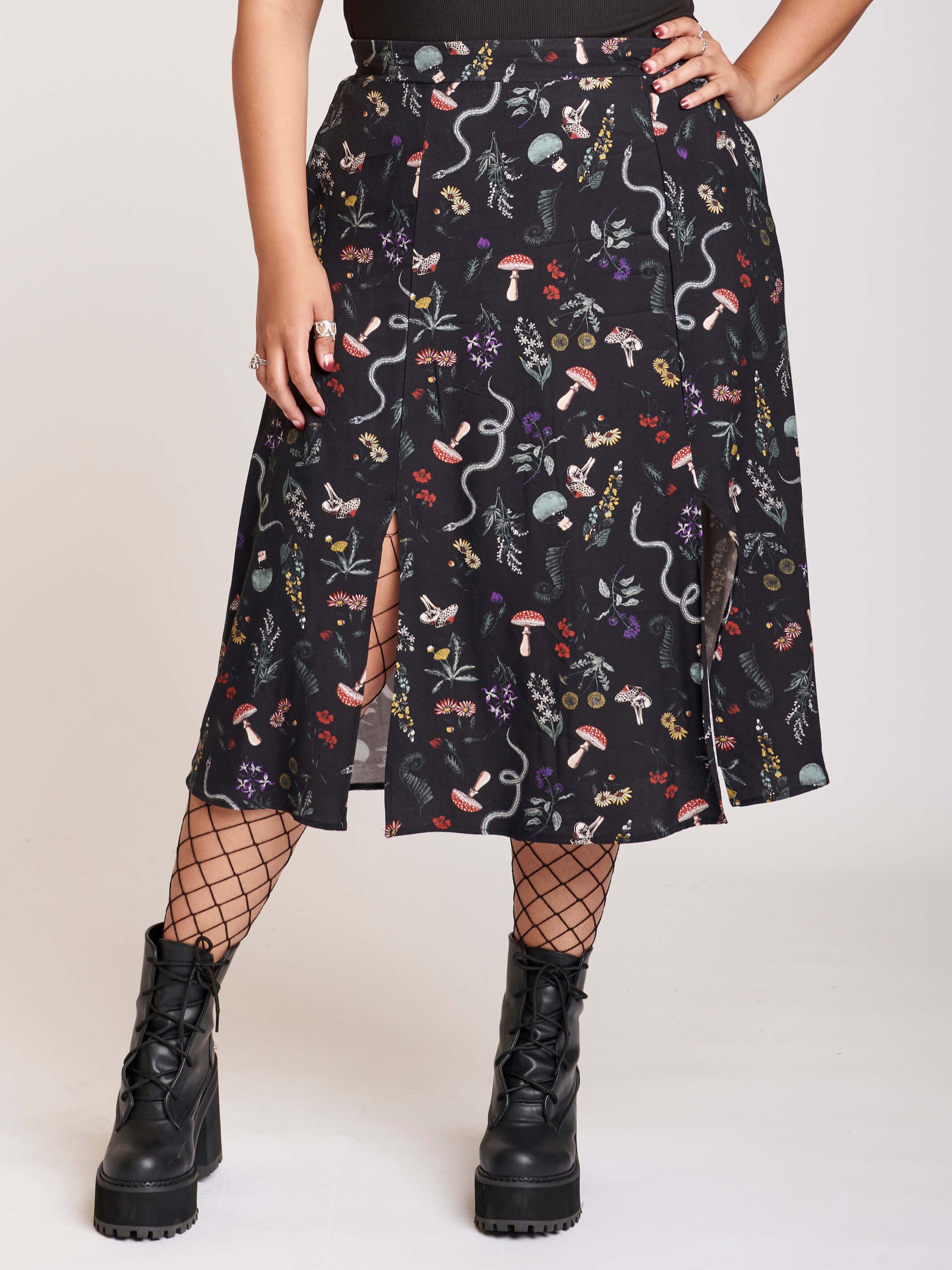 midi lenght skirt with botanical print and 2 front slits