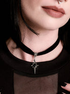 Star choker with velvet ribbon