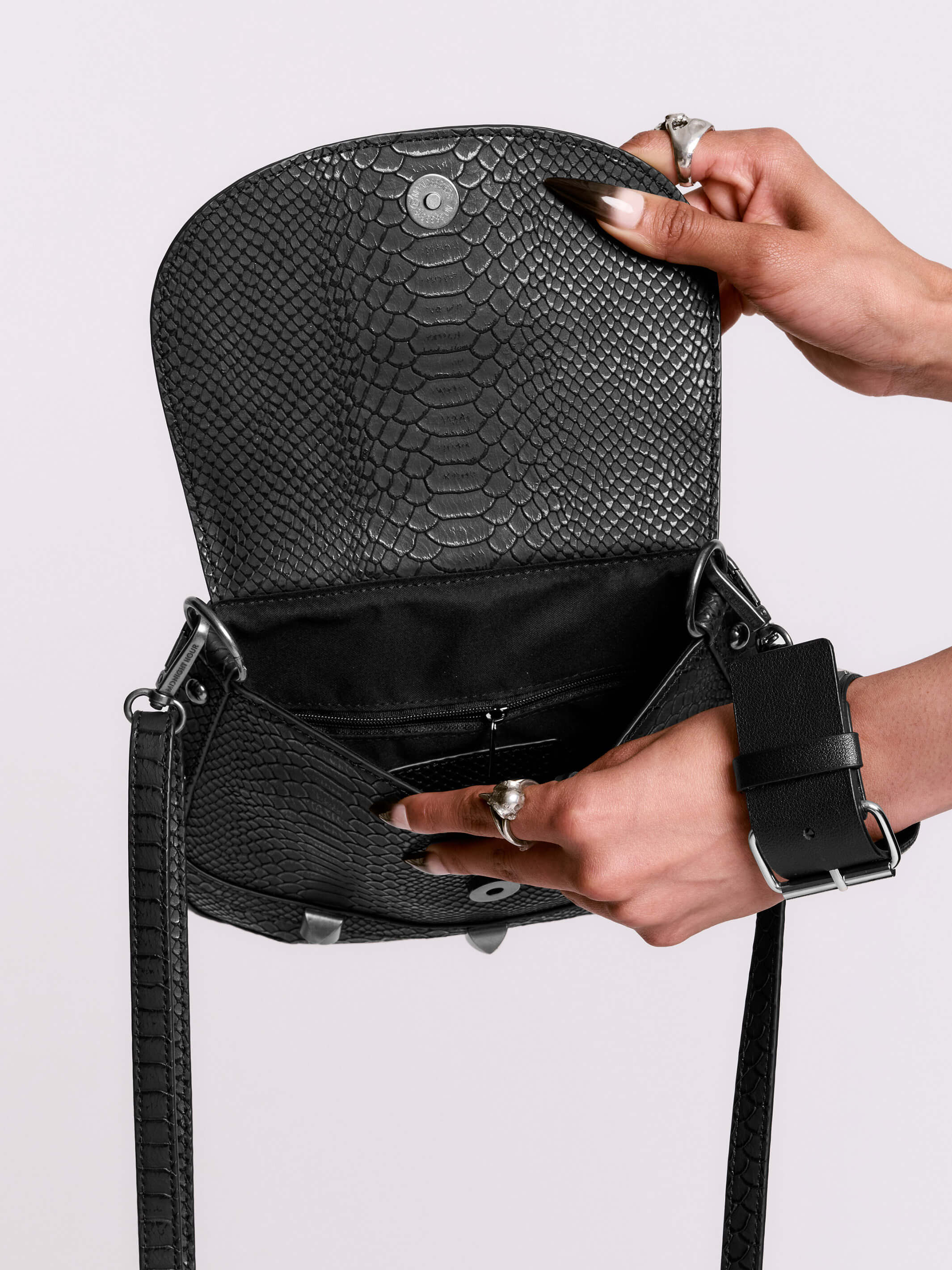 Serpent Handbag – Midnight Hour