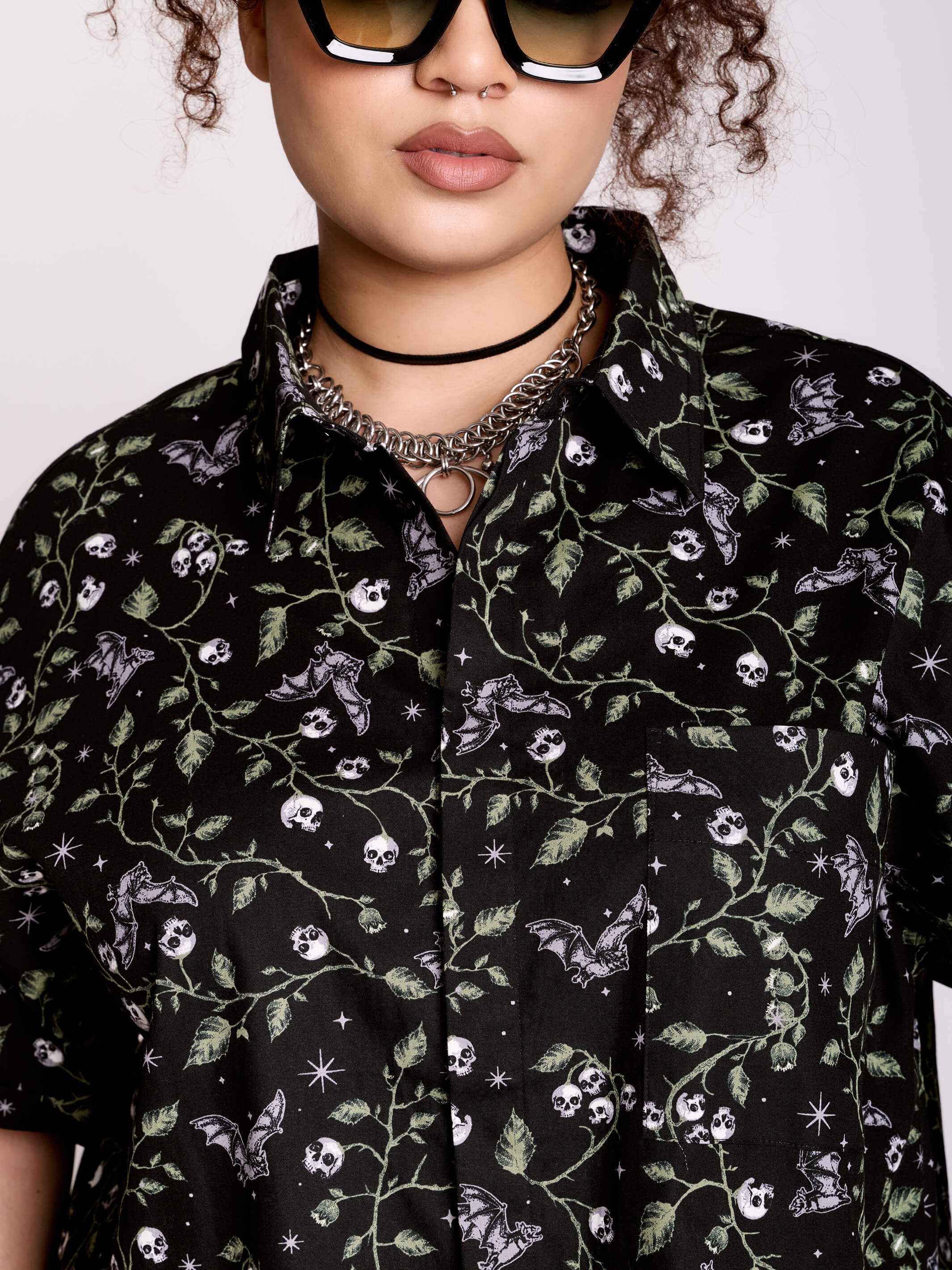Skull Ivy Cropped Shirt by Midnighth Hour | Goth Button-Up Top Skull Ivy Cropped Shirt by Midnighth Hour | Goth Button-Up Top