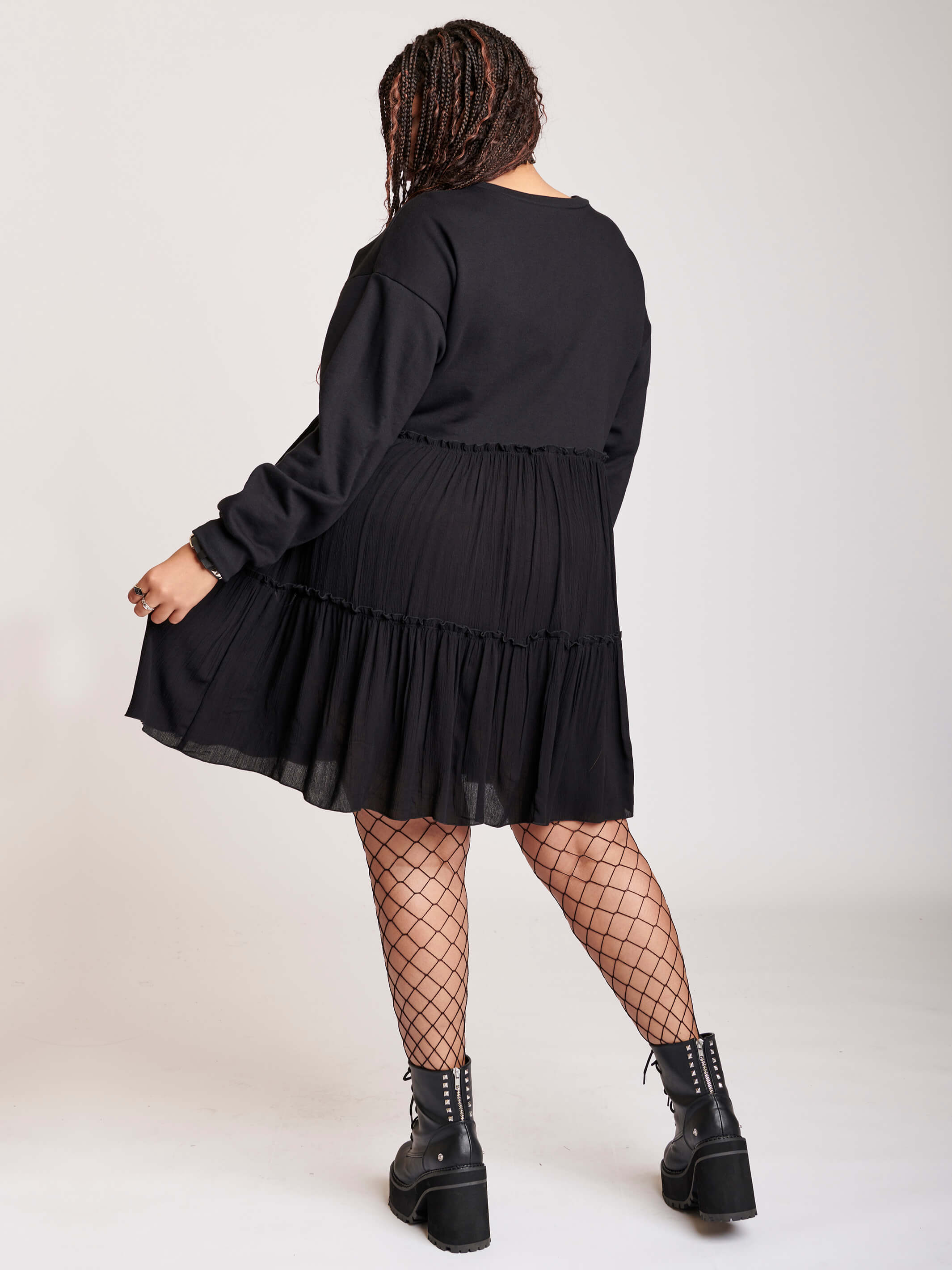 Sweatshirt cropped with a flowy skirt