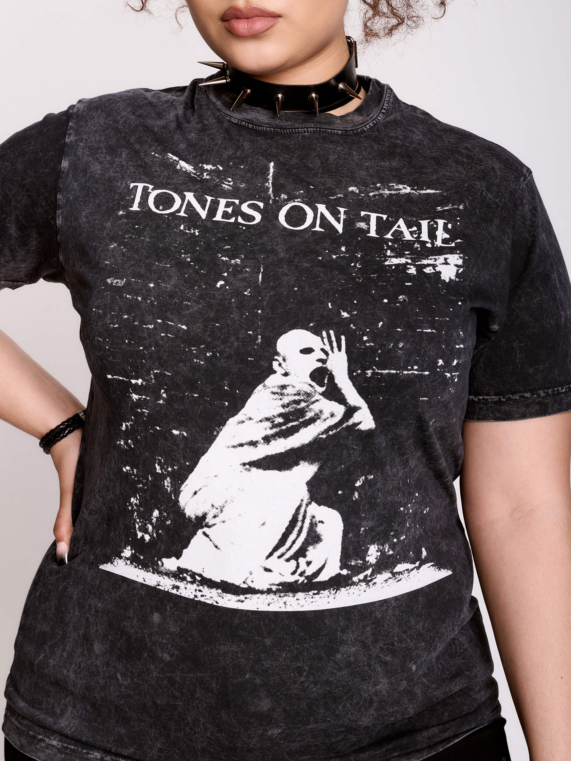 TONES AND TAIL VAMPIRE T-SHIRT