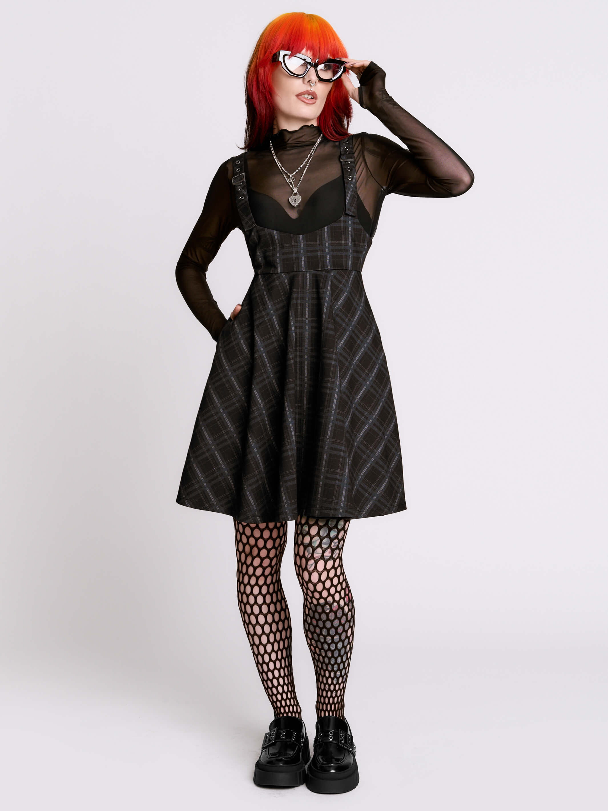 Lichen Pinafore – Midnight Hour