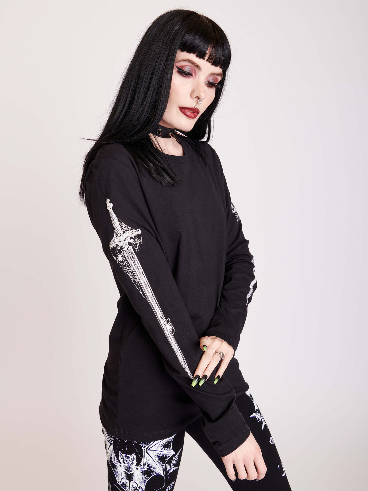 Dagger sword with spiders black long sleeve unisex tshirt