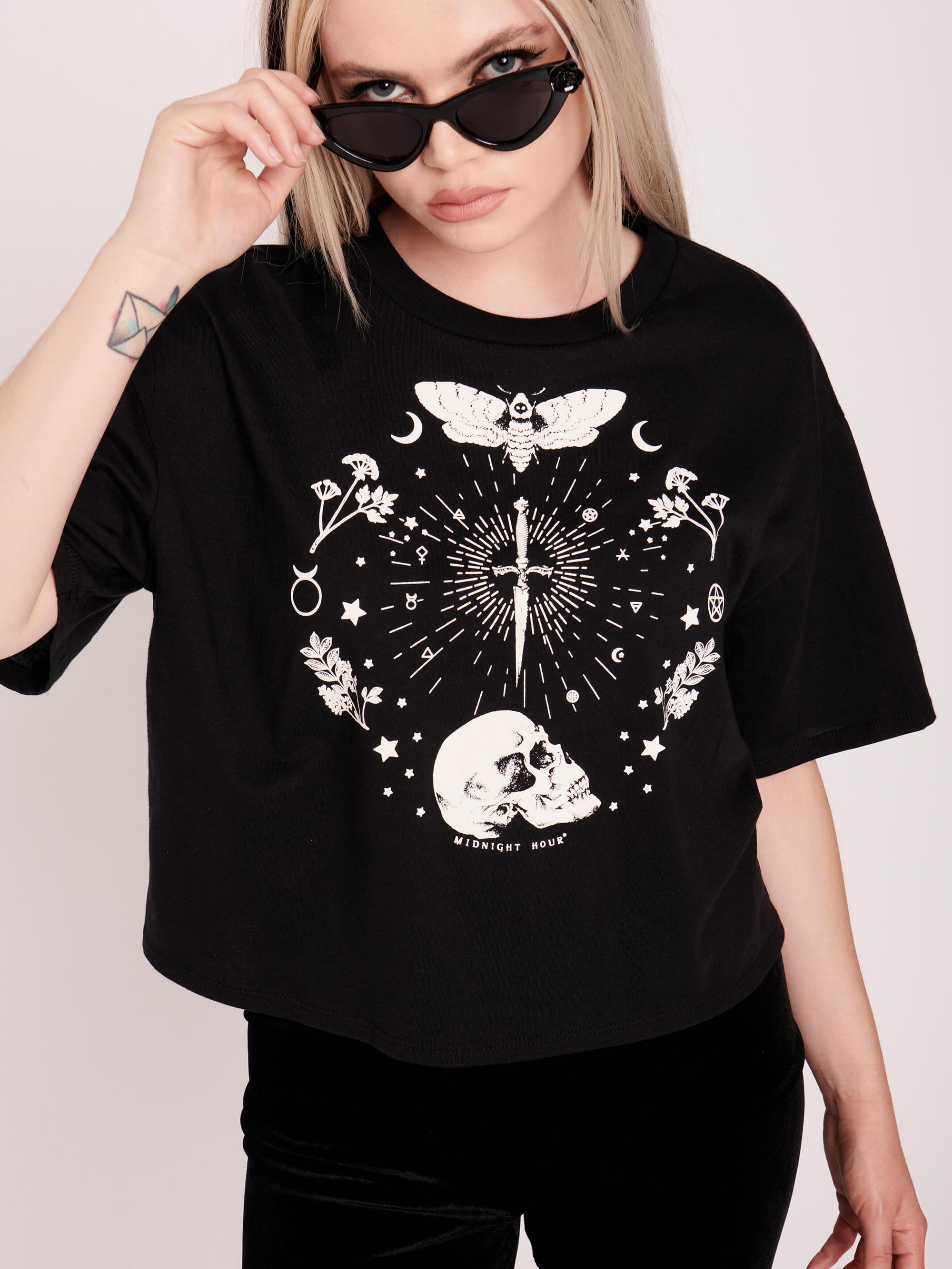 The Earth elements are at work in this 100% cotton crop oversize T-shirt.Skull, dagger, witchy herbs, and deathmoth goth rock t-shirt. 